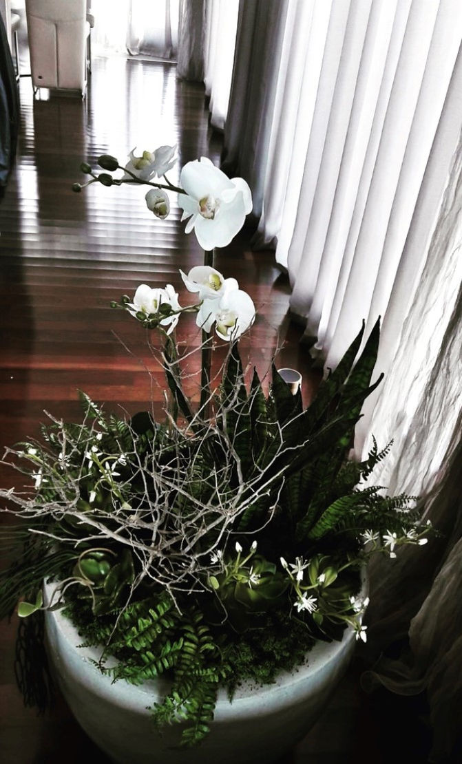 Interior floral arrangement 4